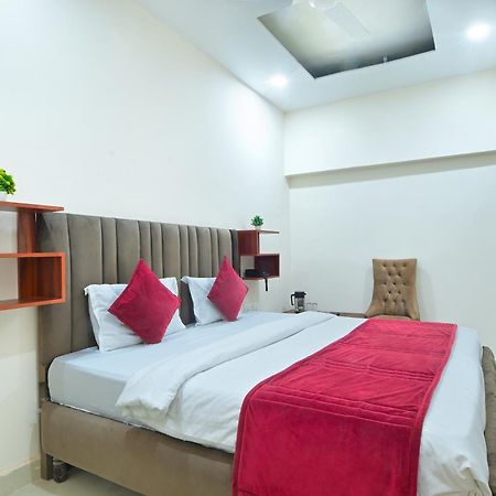 Chowdhry Tourist Lodge - New Delhi Railway Station - 2 Minutes Walk Екстер'єр фото