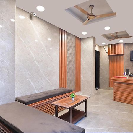 Chowdhry Tourist Lodge - New Delhi Railway Station - 2 Minutes Walk Екстер'єр фото