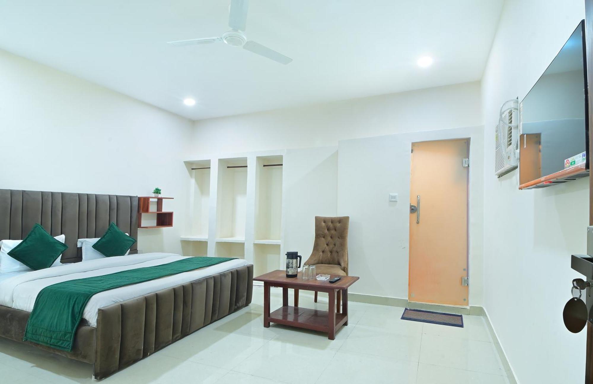 Chowdhry Tourist Lodge - New Delhi Railway Station - 2 Minutes Walk Екстер'єр фото