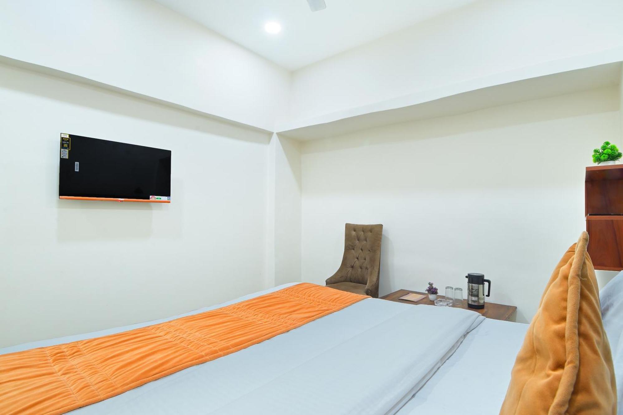 Chowdhry Tourist Lodge - New Delhi Railway Station - 2 Minutes Walk Екстер'єр фото