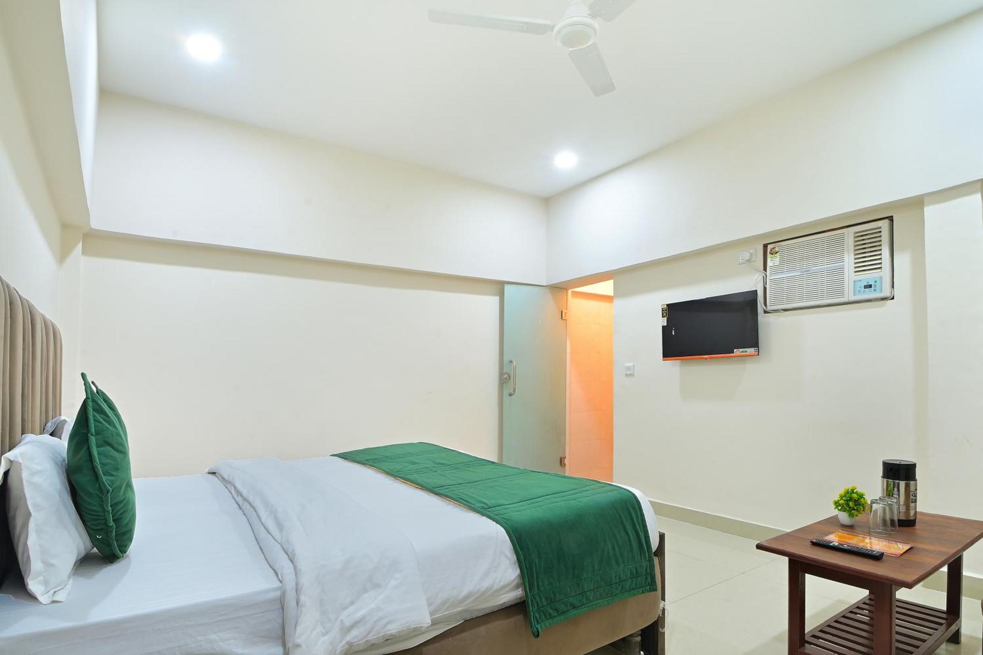 Chowdhry Tourist Lodge - New Delhi Railway Station - 2 Minutes Walk Екстер'єр фото