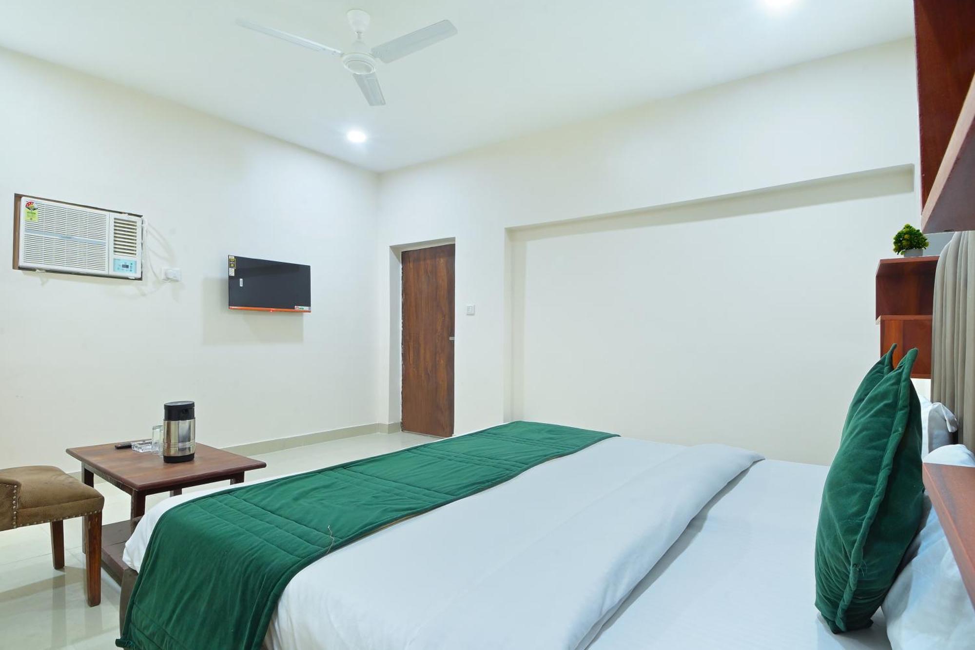 Chowdhry Tourist Lodge - New Delhi Railway Station - 2 Minutes Walk Екстер'єр фото