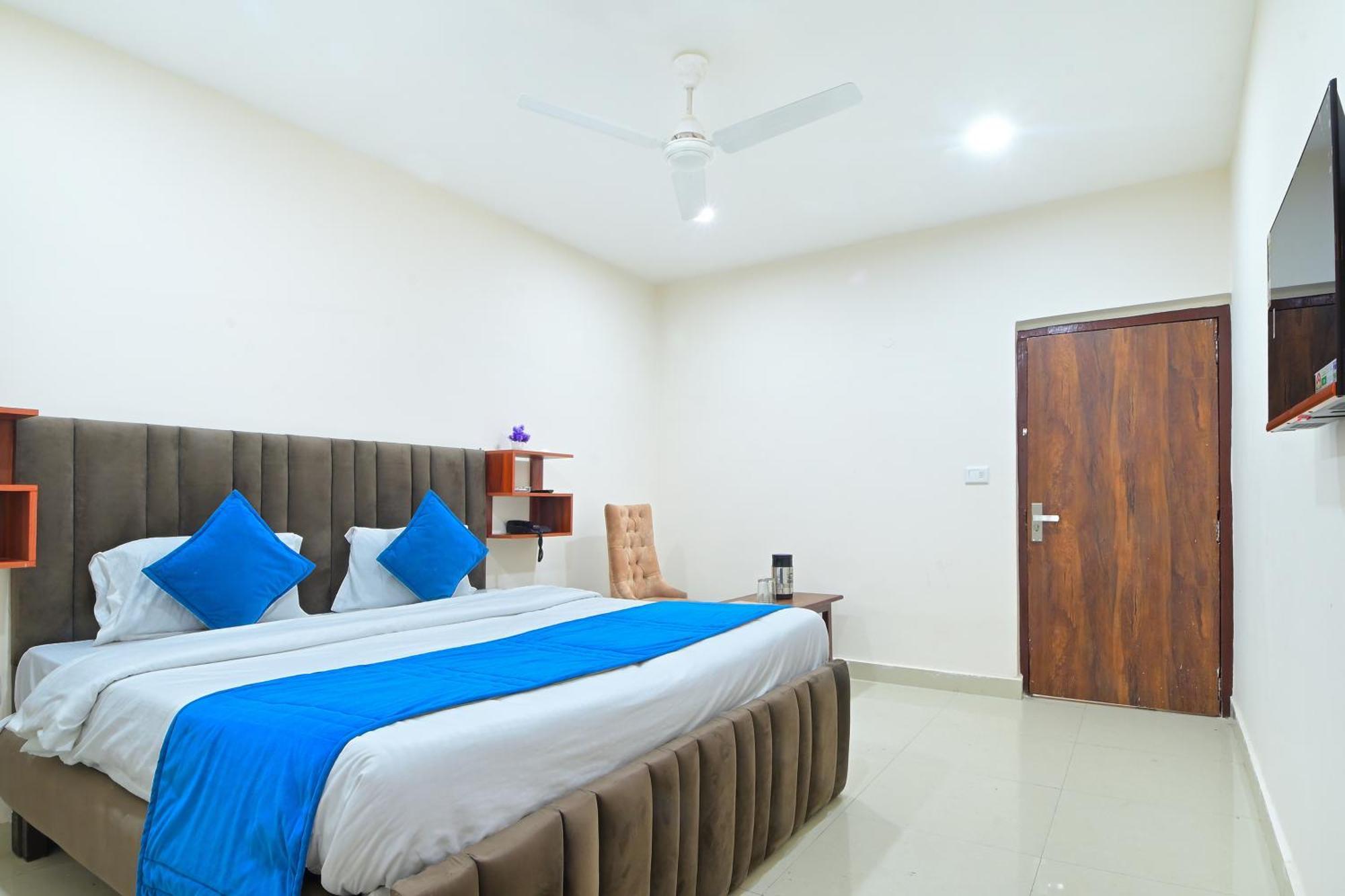 Chowdhry Tourist Lodge - New Delhi Railway Station - 2 Minutes Walk Екстер'єр фото