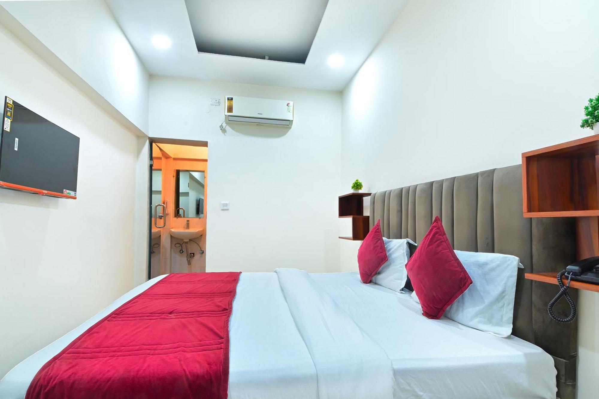 Chowdhry Tourist Lodge - New Delhi Railway Station - 2 Minutes Walk Екстер'єр фото