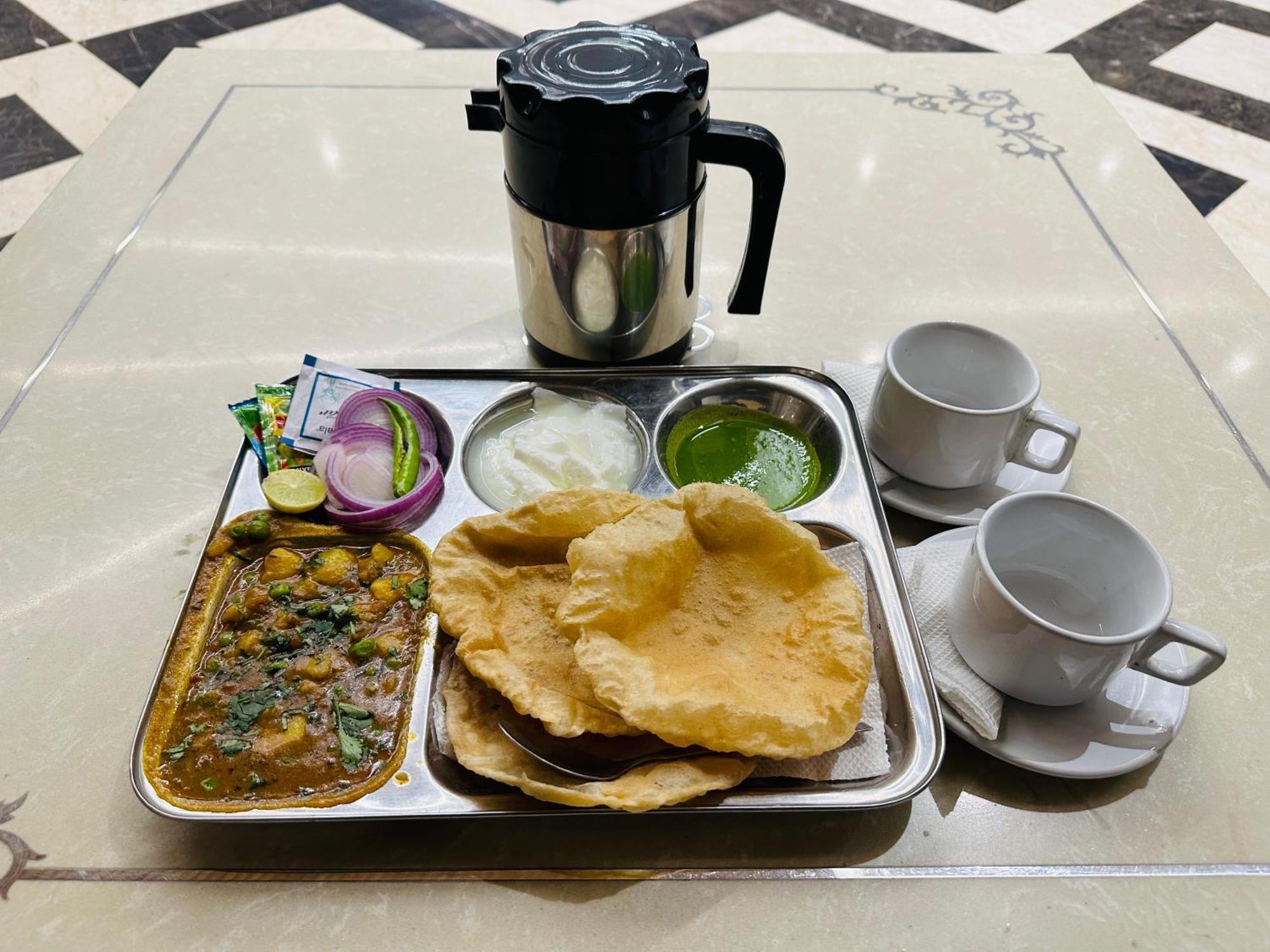 Chowdhry Tourist Lodge - New Delhi Railway Station - 2 Minutes Walk Екстер'єр фото