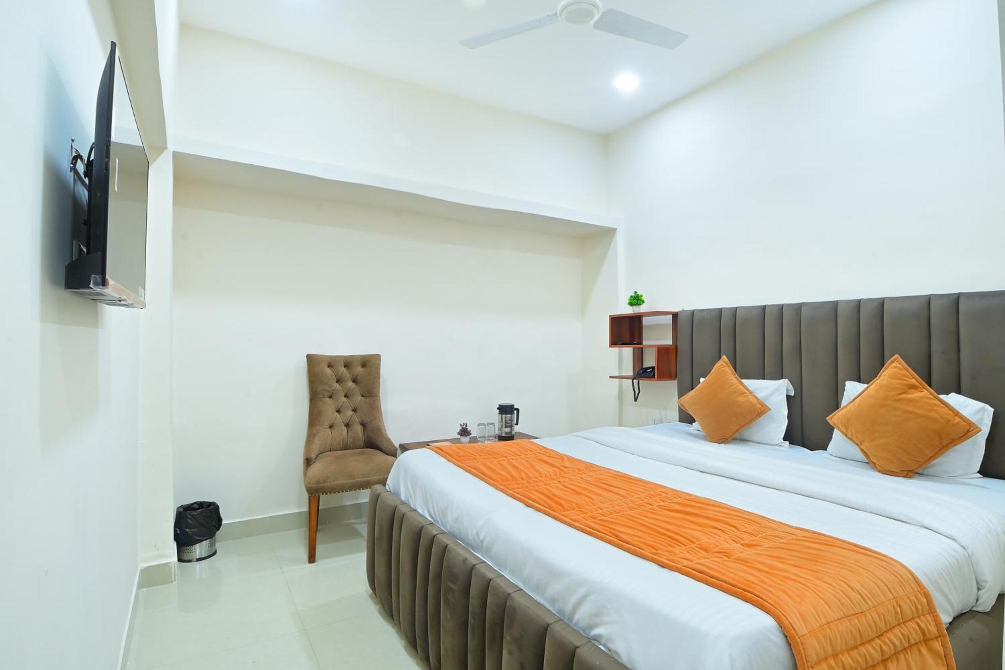 Chowdhry Tourist Lodge - New Delhi Railway Station - 2 Minutes Walk Екстер'єр фото