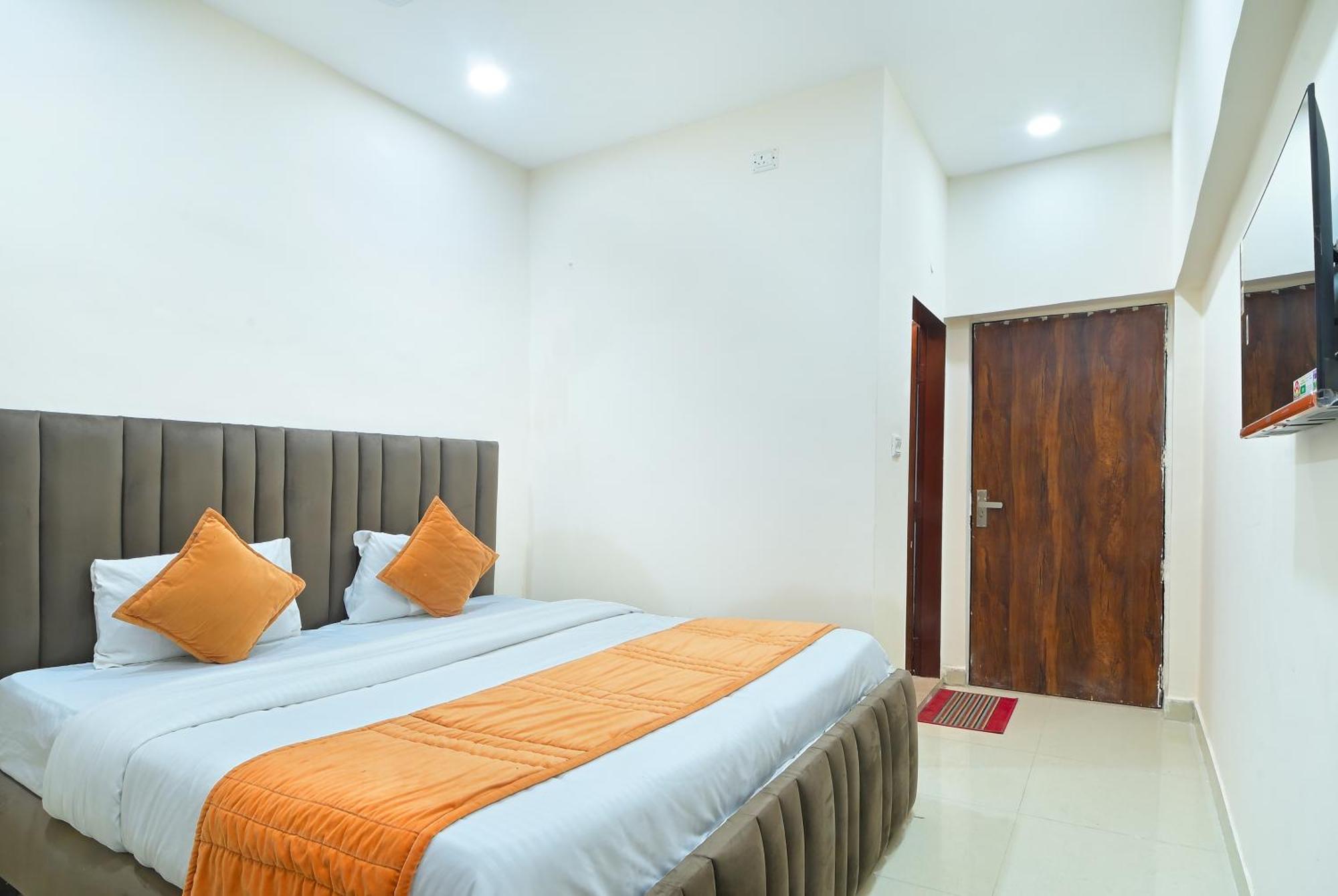 Chowdhry Tourist Lodge - New Delhi Railway Station - 2 Minutes Walk Екстер'єр фото