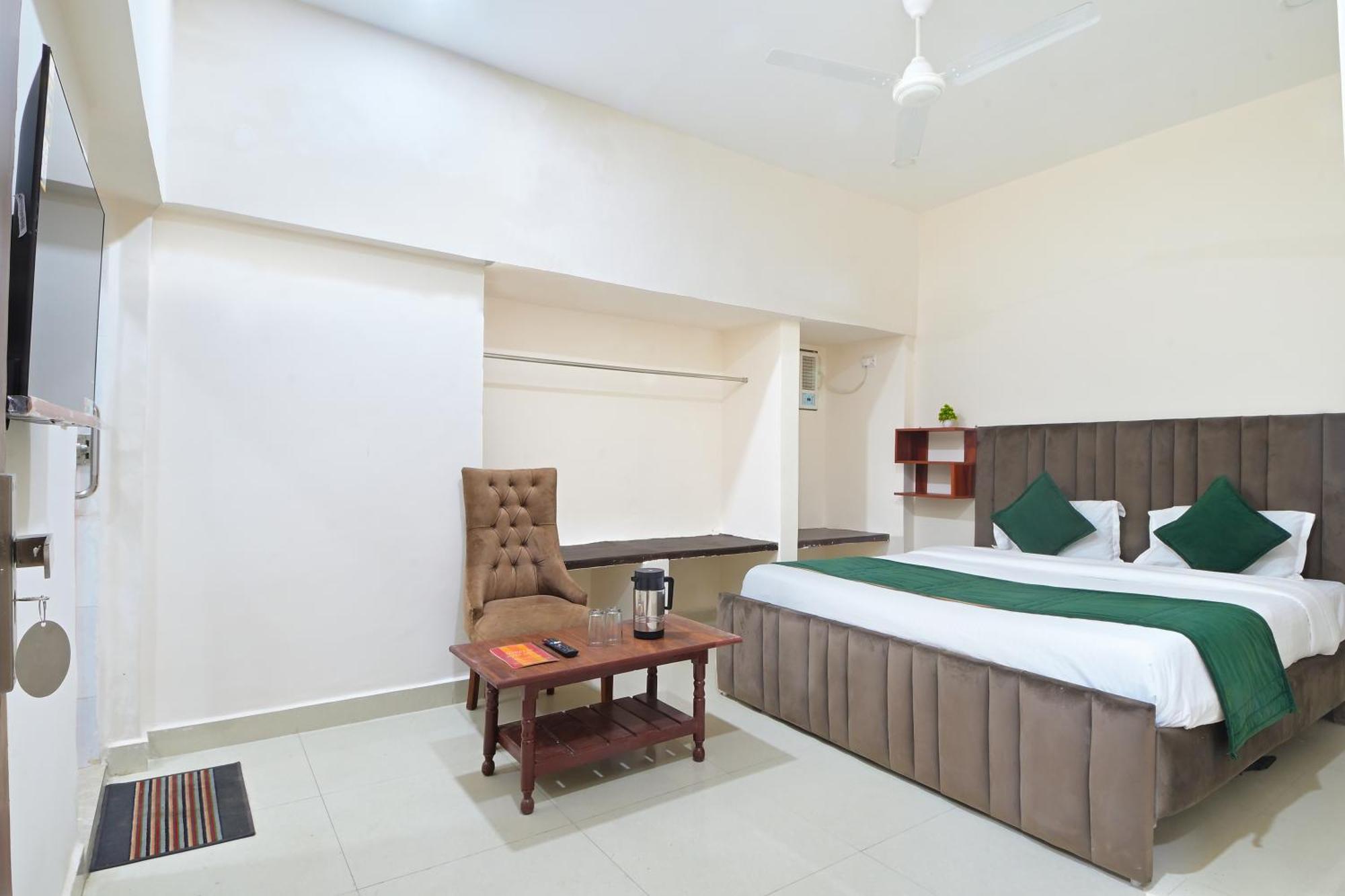 Chowdhry Tourist Lodge - New Delhi Railway Station - 2 Minutes Walk Екстер'єр фото