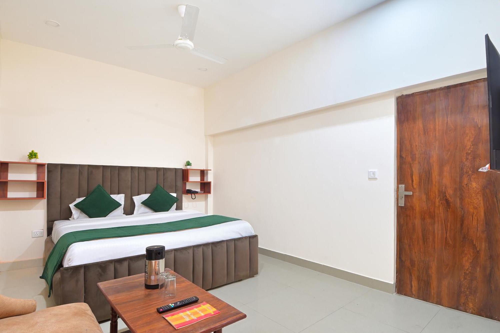 Chowdhry Tourist Lodge - New Delhi Railway Station - 2 Minutes Walk Екстер'єр фото