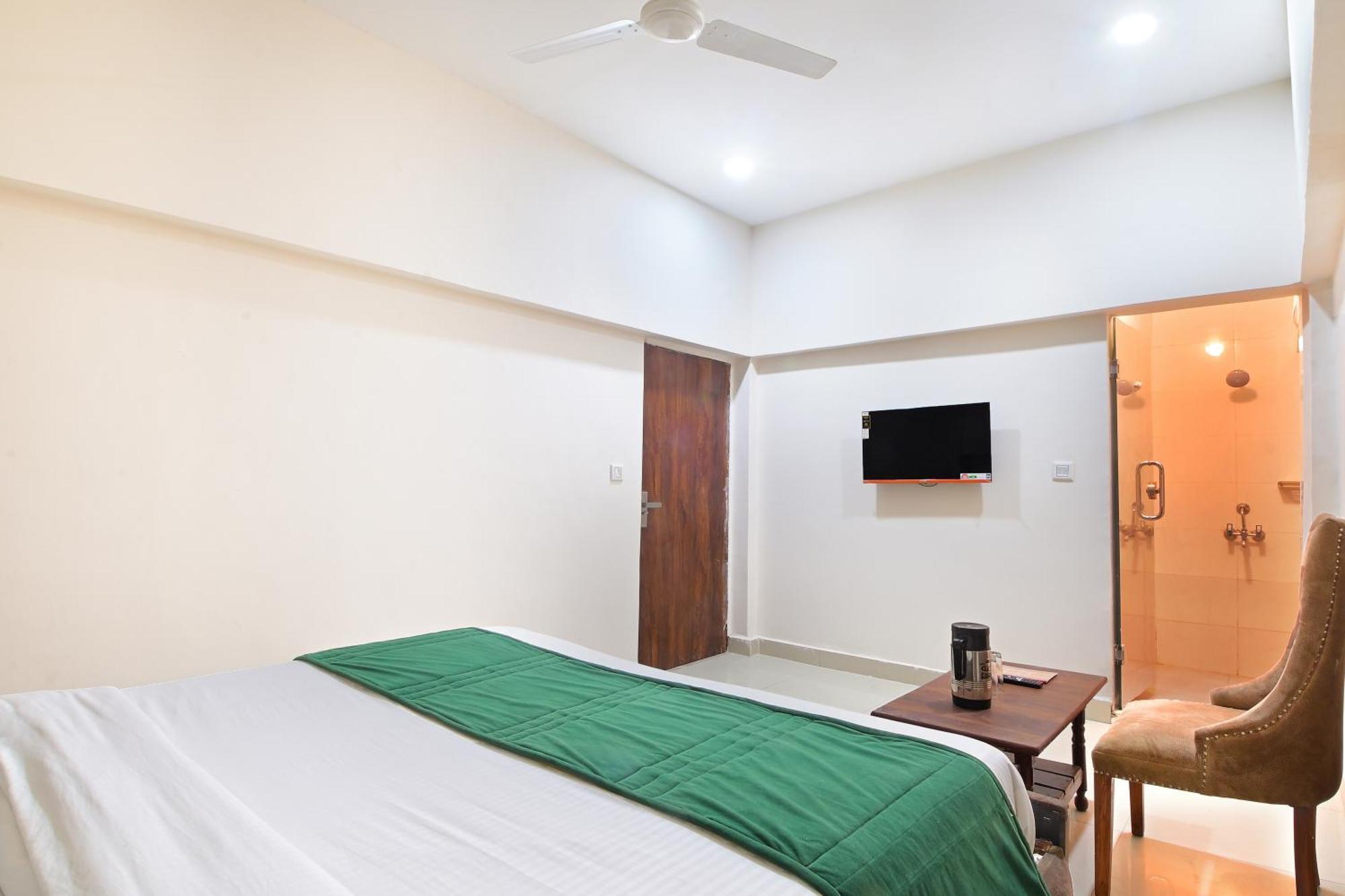 Chowdhry Tourist Lodge - New Delhi Railway Station - 2 Minutes Walk Екстер'єр фото