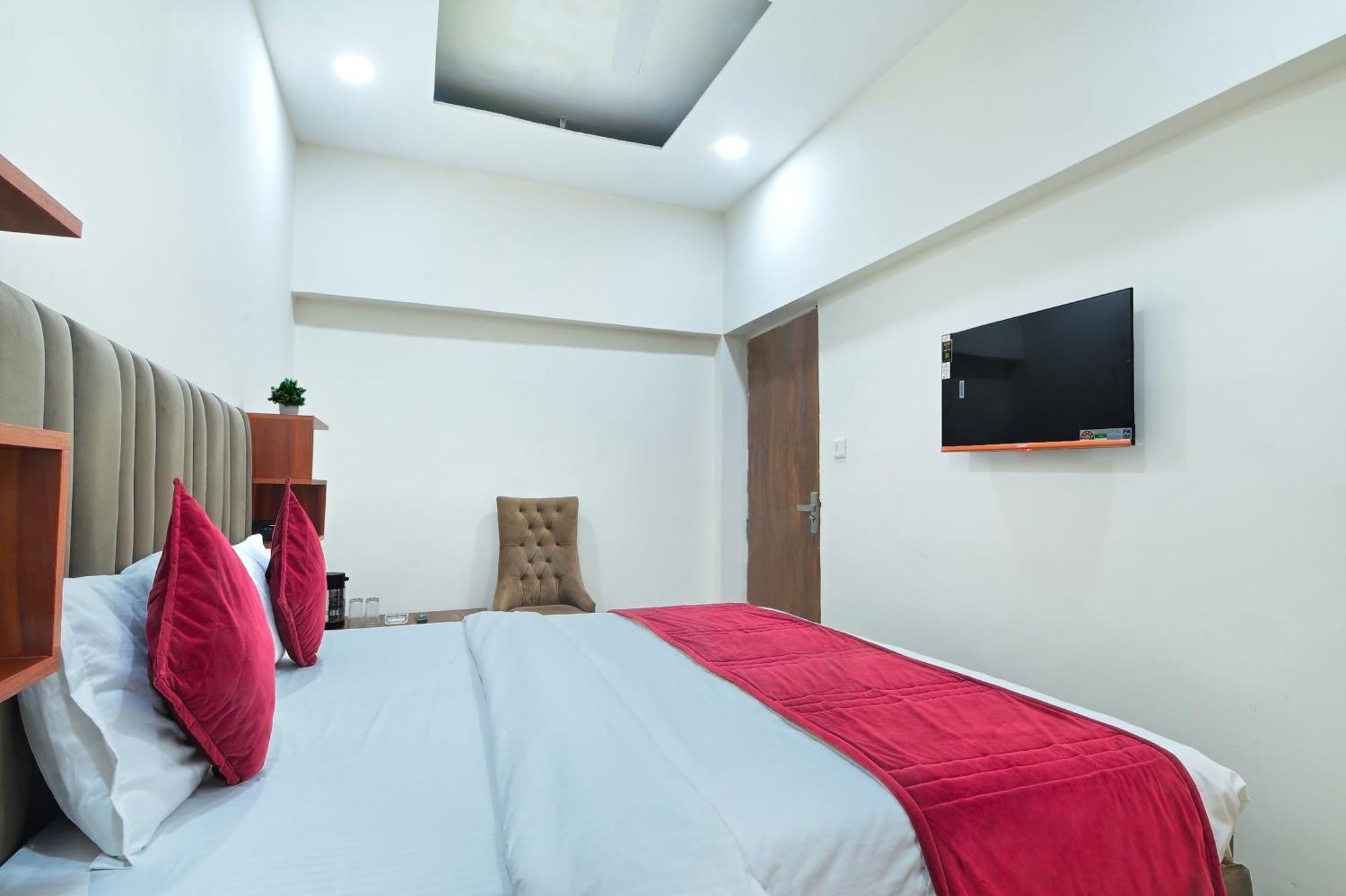 Chowdhry Tourist Lodge - New Delhi Railway Station - 2 Minutes Walk Екстер'єр фото
