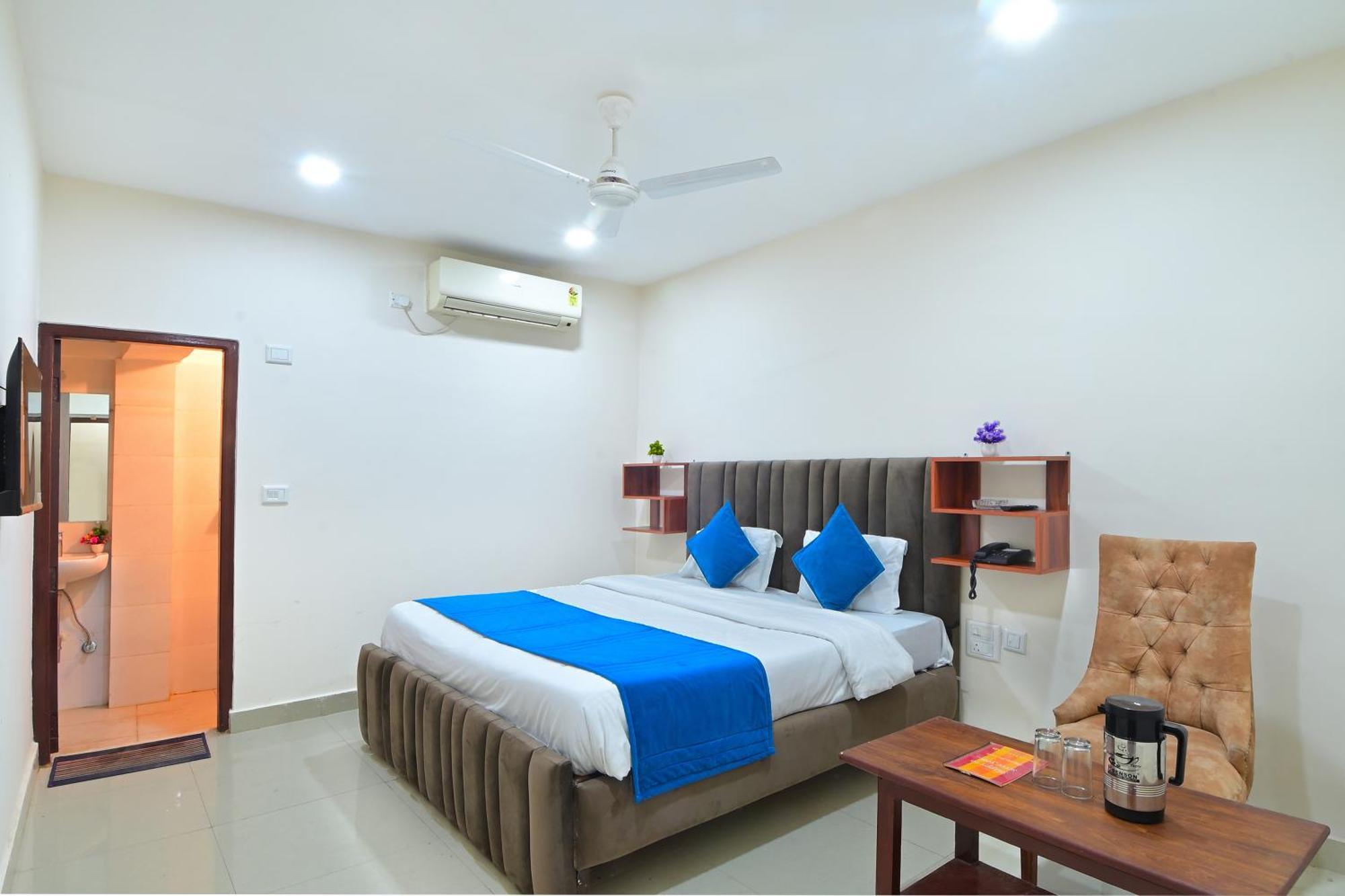 Chowdhry Tourist Lodge - New Delhi Railway Station - 2 Minutes Walk Екстер'єр фото