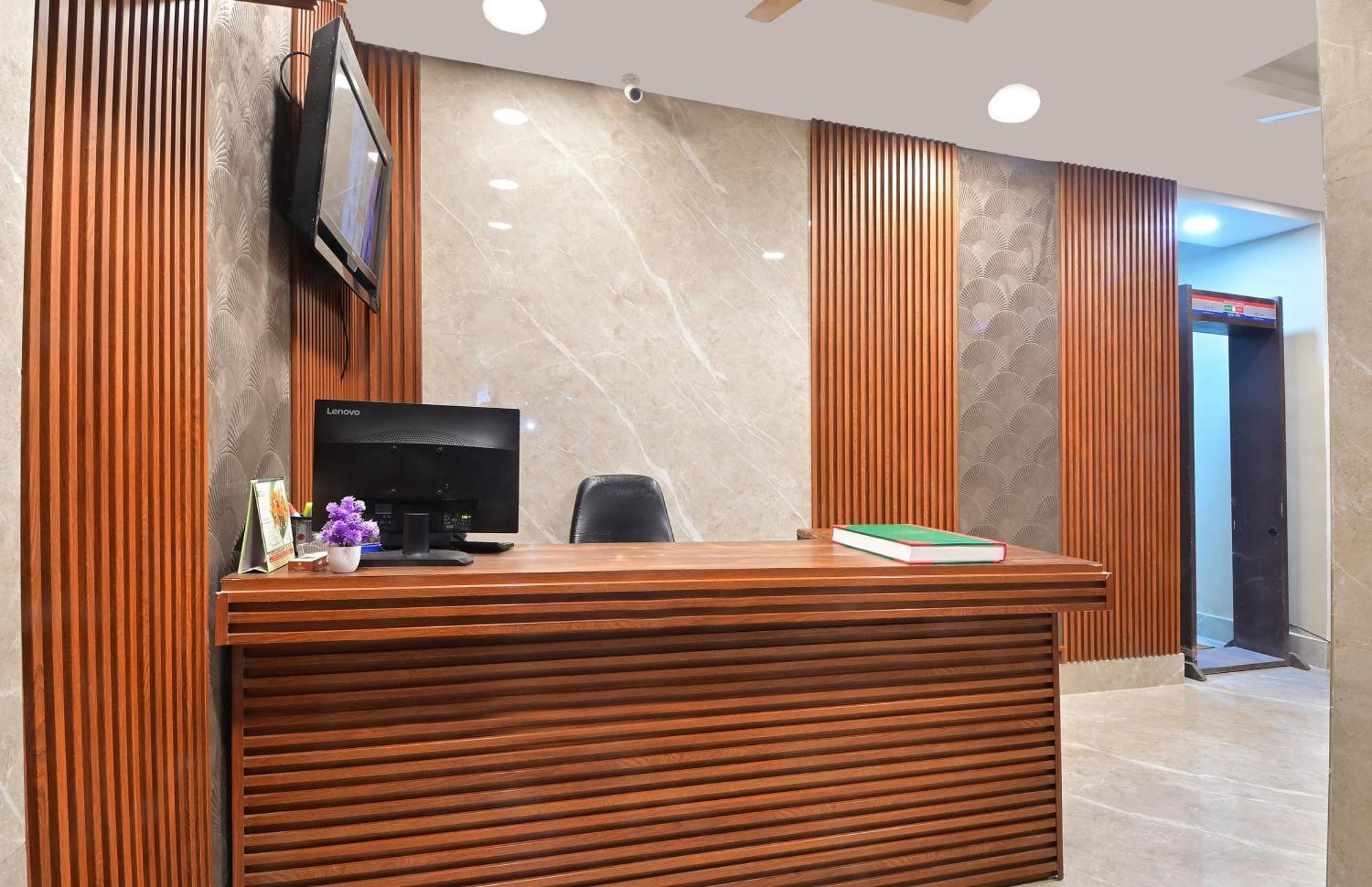 Chowdhry Tourist Lodge - New Delhi Railway Station - 2 Minutes Walk Екстер'єр фото