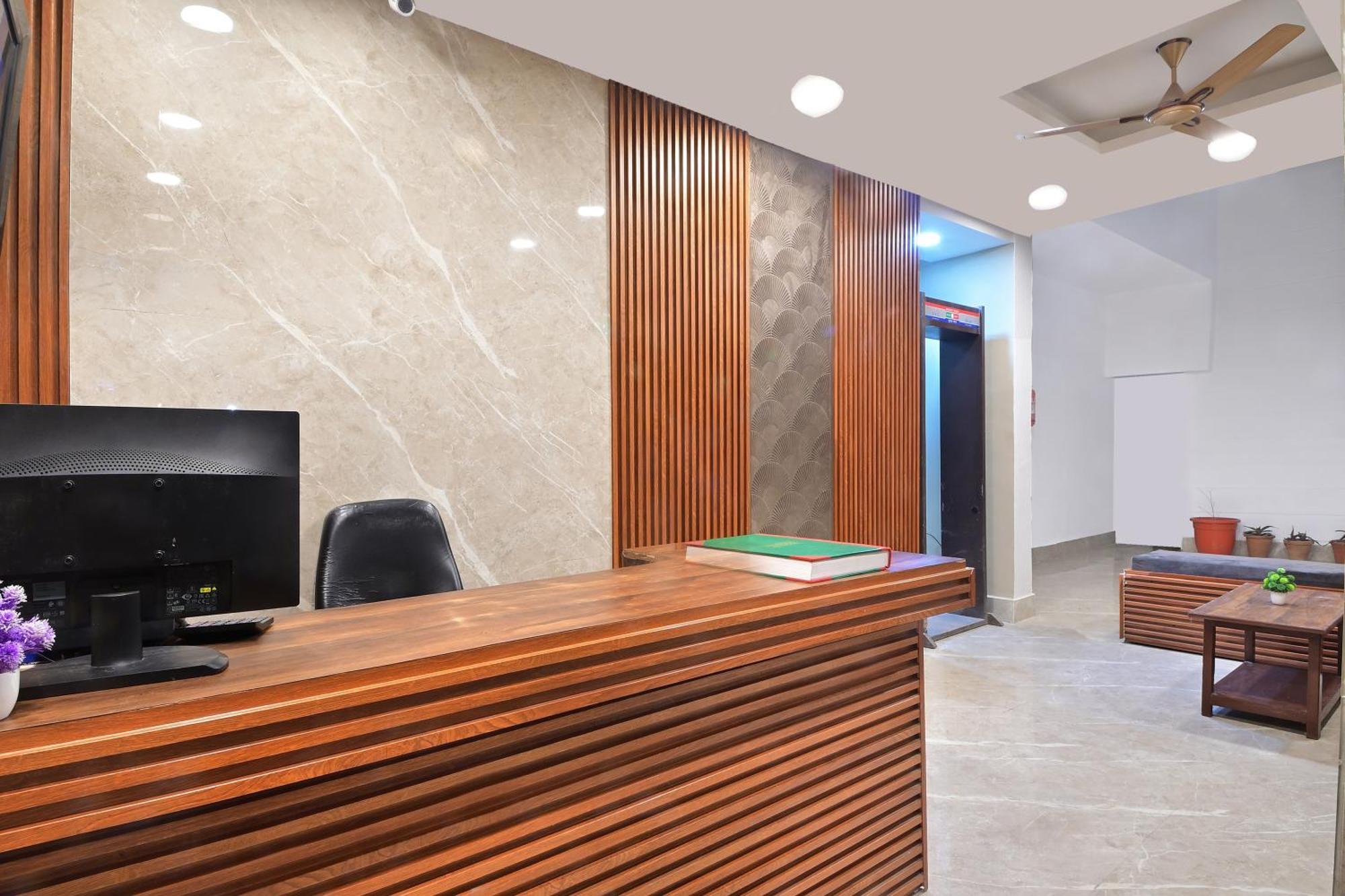 Chowdhry Tourist Lodge - New Delhi Railway Station - 2 Minutes Walk Екстер'єр фото