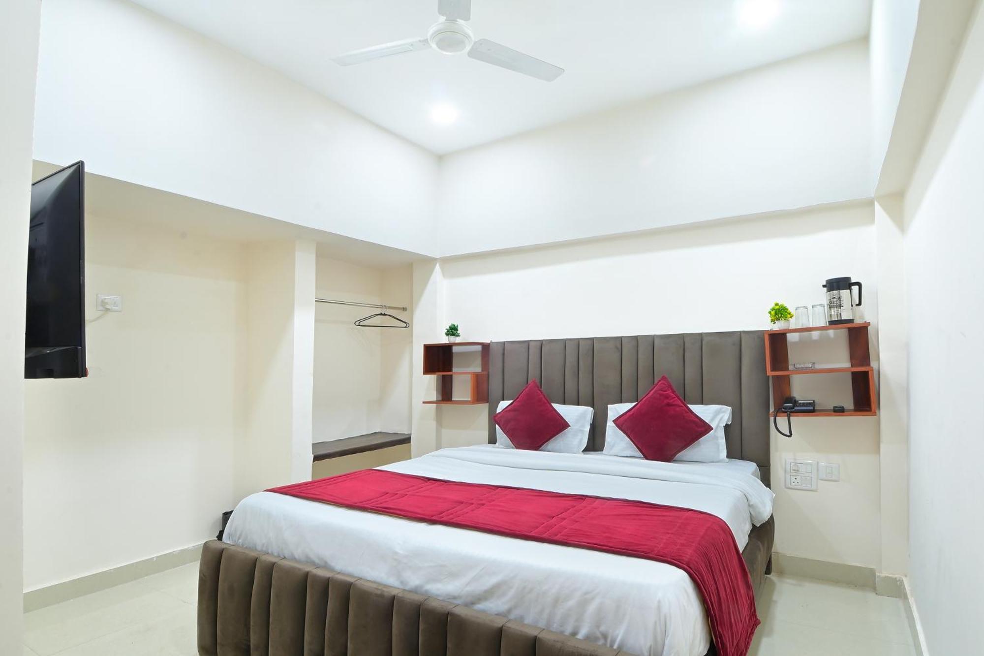 Chowdhry Tourist Lodge - New Delhi Railway Station - 2 Minutes Walk Екстер'єр фото