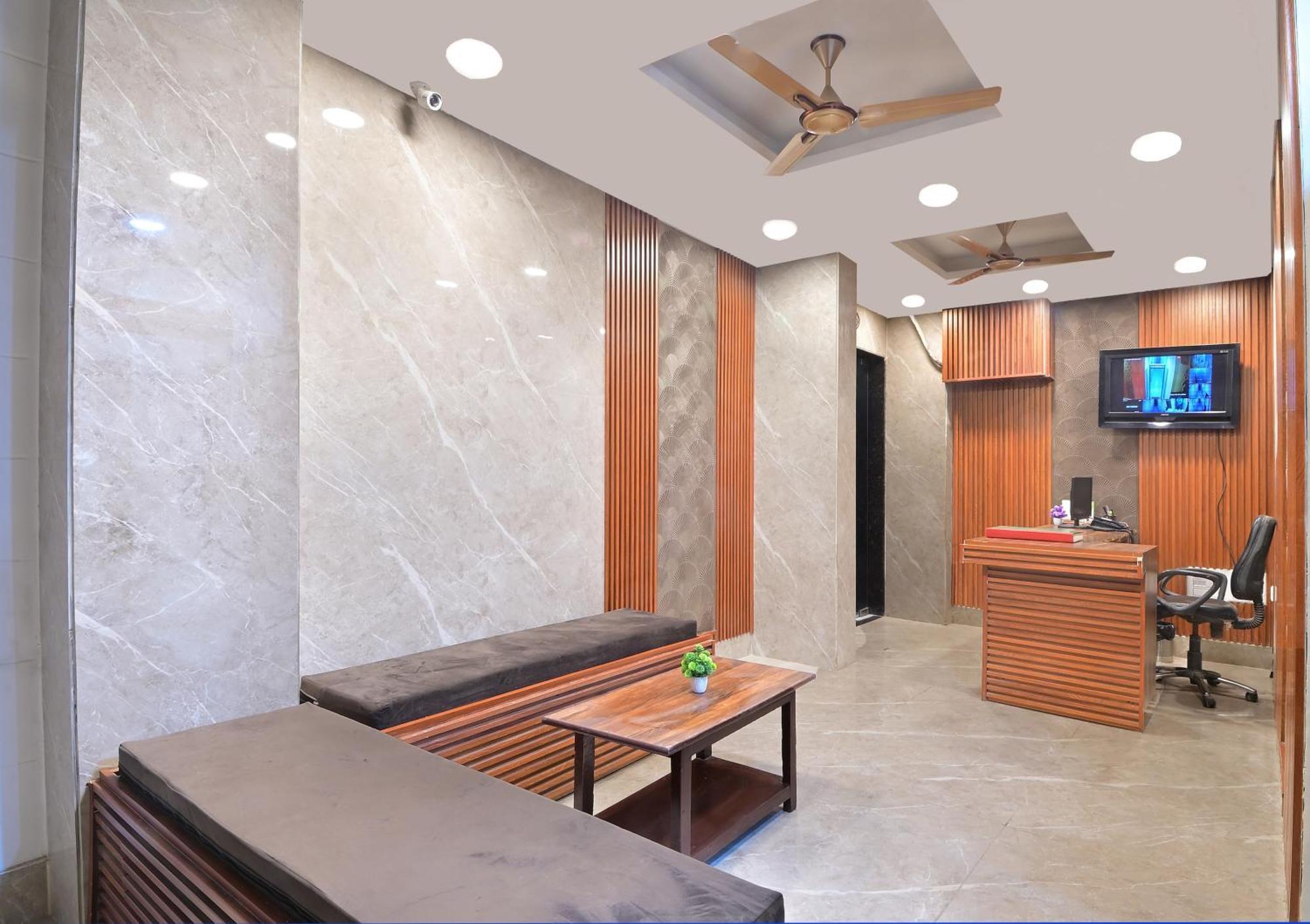 Chowdhry Tourist Lodge - New Delhi Railway Station - 2 Minutes Walk Екстер'єр фото