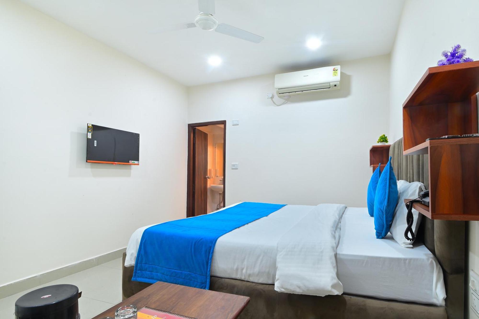 Chowdhry Tourist Lodge - New Delhi Railway Station - 2 Minutes Walk Екстер'єр фото