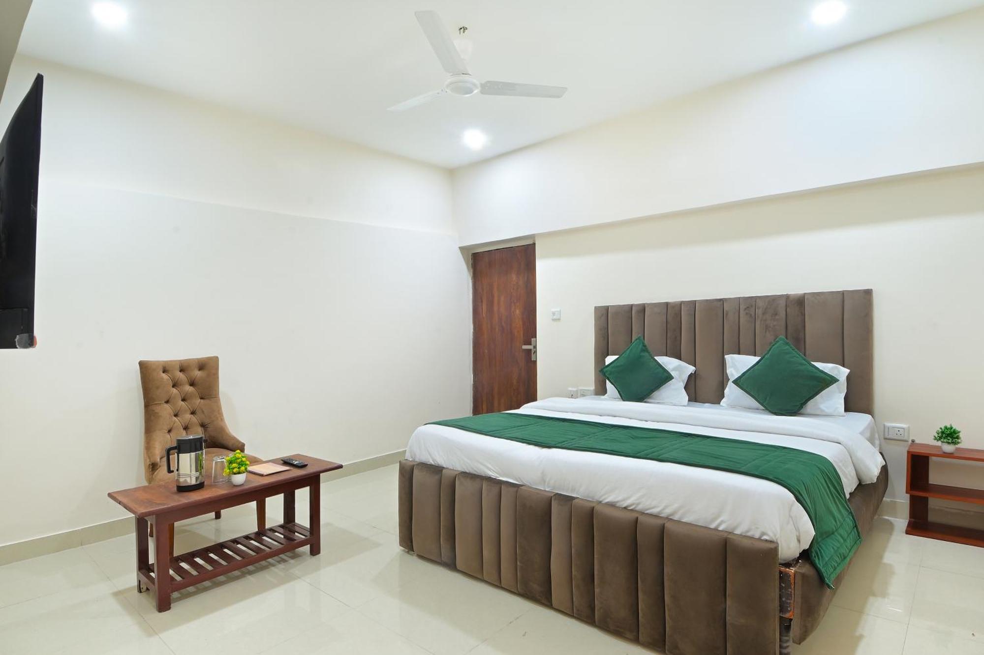 Chowdhry Tourist Lodge - New Delhi Railway Station - 2 Minutes Walk Екстер'єр фото